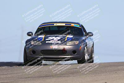 media/Oct-26-2025-CalClub SCCA (Sun) [[8ce1e69566]]/Group 2/Grapevine/